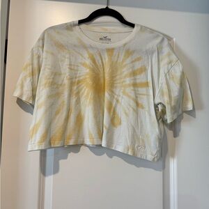 Hollister Women's White and Yellow Tie-Dye Cropped Tee